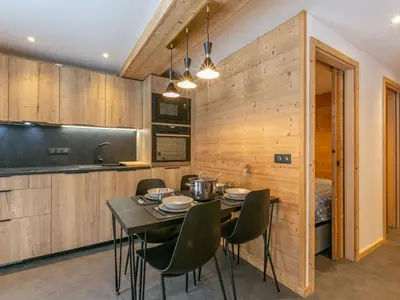 Cuisine ou kitchenette dans l'établissement Appartement rénové 2022 avec wifi, balcon sud, 5 pers, équipements famille, proche commodités - FR-1-694-294