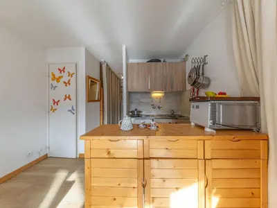 Cuisine ou kitchenette dans l'établissement Studio sud skis aux pieds à Val-d'Isère, animaux acceptés - FR-1-694-246