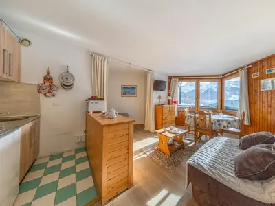 Cuisine ou kitchenette dans l'établissement Studio sud skis aux pieds à Val-d'Isère, animaux acceptés - FR-1-694-246