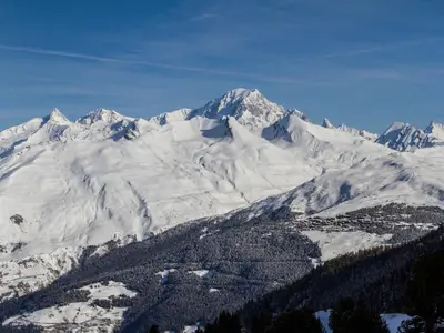 Vue générale sur la montagne ou vue sur la montagne depuis l'appartement