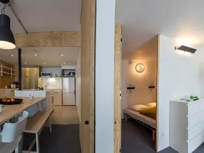 Cuisine ou kitchenette dans l'établissement Appartement rénové 3 pièces, balcon, 6-7 pers, WIFI - FR-1-346-538