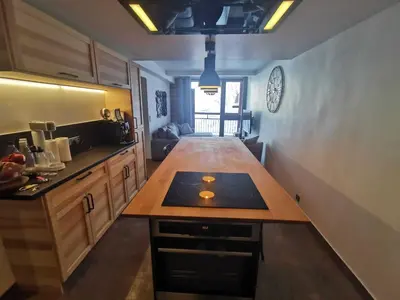 Cuisine ou kitchenette dans l'établissement Appartement rénové 3 pièces, 6/7 pers, balcon proche centre - FR-1-346-535