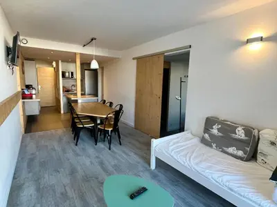 Un ou plusieurs lits dans un hébergement de l'établissement Appartement rénové 3 Pièces, Balcon, 6/7 pers., WIFI - FR-1-346-539