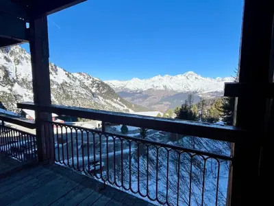 Vue générale sur la montagne ou vue sur la montagne depuis l'appartement