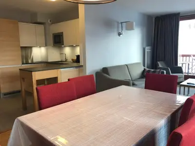 Cuisine ou kitchenette dans l'établissement Appartement avec balcon, jacuzzi, sauna, salle de fitness, 3 chambres, parking - FR-1-346-536