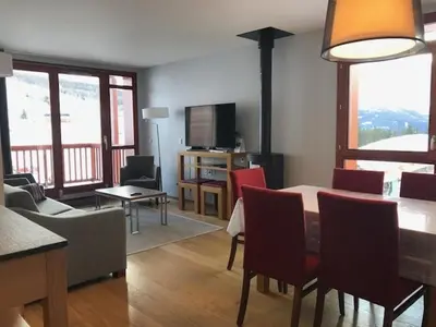 Télévision ou salle de divertissement dans l'établissement Appartement avec balcon, jacuzzi, sauna, salle de fitness, 3 chambres, parking - FR-1-346-536