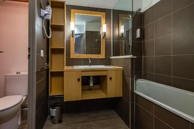 Salle de bains dans l'établissement Solaise