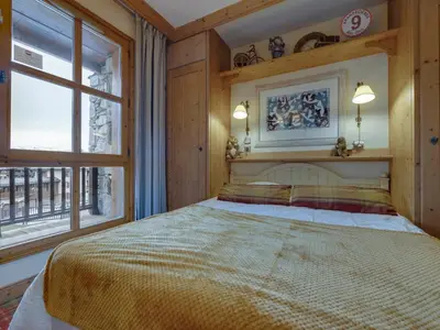 Un ou plusieurs lits dans un hébergement de l'établissement Appartement skis aux pieds, 2 chambres, centre Arc 1950 - FR-1-686-26