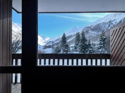 Vue générale sur la montagne ou vue sur la montagne depuis l'appartement