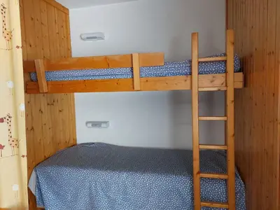 Un ou plusieurs lits dans un hébergement de l'établissement Appartement 2 pièces, 6 personnes, balcon sud, Arc 1800 - FR-1-411-860