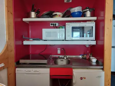 Cuisine ou kitchenette dans l'établissement Appartement 2 pièces, 6 personnes, balcon sud, Arc 1800 - FR-1-411-860