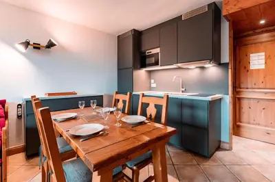 Cuisine ou kitchenette dans l'établissement Résidence Roselend - Charmant appartement de 3 pièces situé dans une résidence au village du Chantel, proche des pistes et avec piscine. MAE-2474