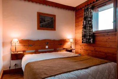Un ou plusieurs lits dans un hébergement de l'établissement Résidence Roselend - Charmant appartement de 3 pièces situé dans une résidence au village du Chantel, proche des pistes et avec piscine. MAE-2474
