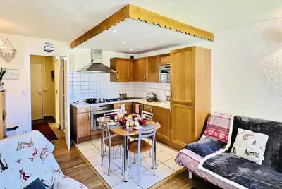 Cuisine ou kitchenette dans l'établissement Résidence Le Schuss - Charmant 2 pièces proche des pistes accès wifi MAE-6754