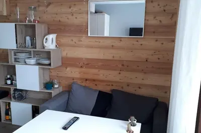 Cuisine ou kitchenette dans l'établissement STUDIO 2 PERS PLEIN CENTRE VAL CLARET