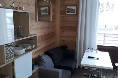 Cuisine ou kitchenette dans l'établissement STUDIO 2 PERS PLEIN CENTRE VAL CLARET