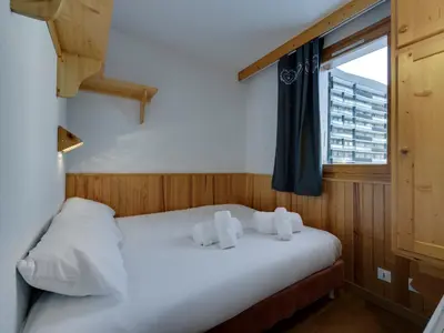 Un ou plusieurs lits dans un hébergement de l'établissement Appartement skis aux pieds avec parking et wifi à Tignes - FR-1-641-16