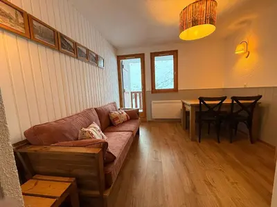 Coin salon dans l'établissement Appartement skis aux pieds avec parking et wifi à Tignes - FR-1-641-16