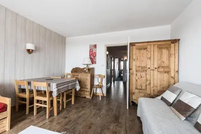Coin salon dans l'établissement Résidence Bec Rouge - Appartement rénové·Skis aux pieds·Balcon MAE-8284