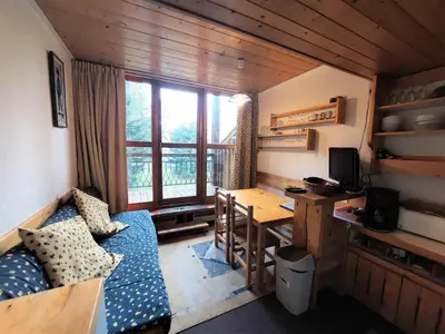 Coin salon dans l'établissement Résidence Mirantin 3 - Appartement 2 pièces, en duplex, pour 4 personnes, au pied des pistes et du télécabine et proche des commerces dans le village d MAE-1808