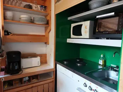 Cuisine ou kitchenette dans l'établissement Résidence Mirantin 3 - Appartement 2 pièces, en duplex, pour 4 personnes, au pied des pistes et du télécabine et proche des commerces dans le village d MAE-1808