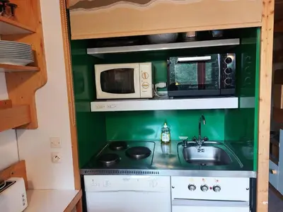 Cuisine ou kitchenette dans l'établissement Résidence Mirantin 3 - Appartement 2 pièces, en duplex, pour 4 personnes, au pied des pistes et du télécabine et proche des commerces dans le village d MAE-1808