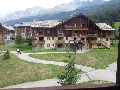 Vue générale sur la montagne ou vue sur la montagne depuis l'appartement