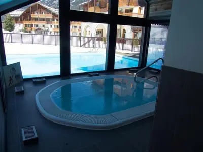 Piscine de l'établissement Résidences de luxe Les Alpages Val Cenis - 4 pers ou située à proximité