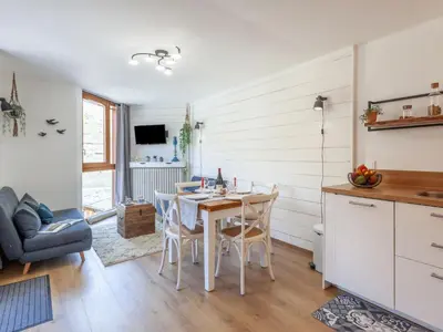 Cuisine ou kitchenette dans l'établissement Apartment Savoy - Lavachet by Interhome