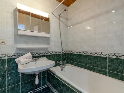Salle de bains dans l'établissement Apartment Les Roches Rouges - Lavachet by Interhome