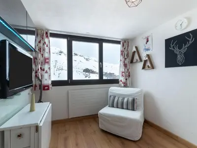 Télévision ou salle de divertissement dans l'établissement Studio Palafour - Le Lac-6 by Interhome