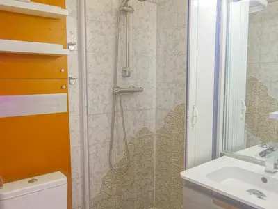 Salle de bains dans l'établissement Studio Palafour - Le Lac-6 by Interhome