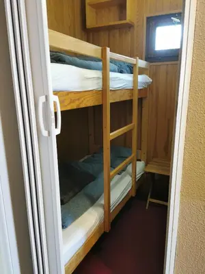Un ou plusieurs lits superposés dans un hébergement de l'établissement MyHome - Plein Soleil 36 - Studio cabine 4 pax ski in&out
