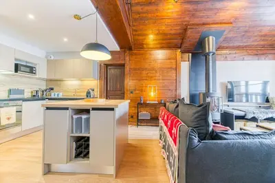 Cuisine ou kitchenette dans l'établissement Penthouse-Chalet in Arc 1950 SKI IN-SKI OUT