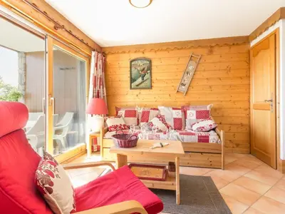 Coin salon dans l'établissement Chalet 3 pièces avec balcon, parking inclus, 6 pers. - FR-1-346-544