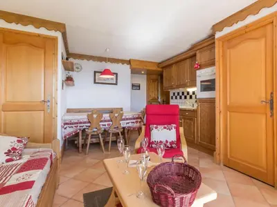 Cuisine ou kitchenette dans l'établissement Chalet 3 pièces avec balcon, parking inclus, 6 pers. - FR-1-346-544