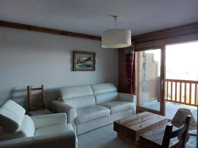 Coin salon dans l'établissement Résidence L'iseran - Charmant appartement de 4 pièces dans une résidence proche des pistes dans le quartier du Chantel. MAE-3184