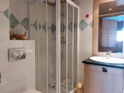 Salle de bains dans l'établissement Résidence L'iseran - Charmant appartement de 4 pièces dans une résidence proche des pistes dans le quartier du Chantel. MAE-3184