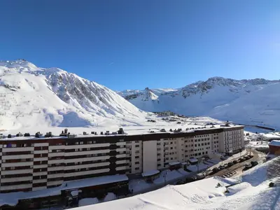 Vue générale sur la montagne ou vue sur la montagne depuis l'appartement