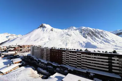 Vue générale sur la montagne ou vue sur la montagne depuis l'appartement