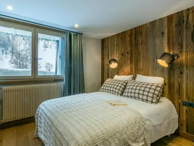 Un ou plusieurs lits dans un hébergement de l'établissement Appartement spacieux exposé Sud avec balcon, proche des pistes et commodités, Val-d'Isère - FR-1-694-311