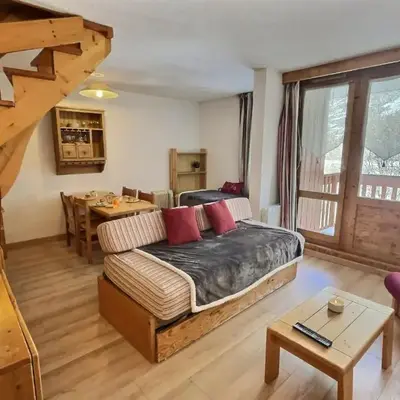 Grand studio mezzanine avec parking couvert