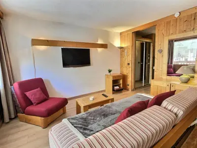 Télévision ou salle de divertissement dans l'établissement Résidence Hameaux De Val - Votre grand studio mezzanine avec garage couvert à 5 min des pistes MAE-1004