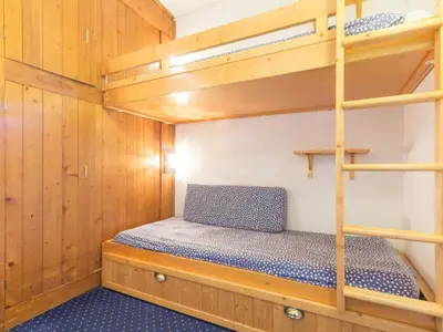 Un ou plusieurs lits dans un hébergement de l'établissement Studio confortable au pied des pistes avec balcon - FR-1-346-546