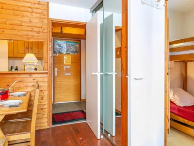 Un ou plusieurs lits dans un hébergement de l'établissement Studio soigné avec WIFI, proche centre et pistes - FR-1-694-72