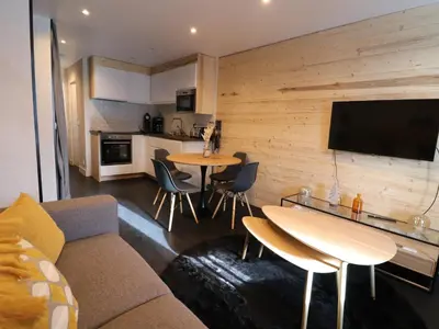 Cuisine ou kitchenette dans l'établissement Studio lumineux rénové avec balcon - Proche pistes - FR-1-502-443