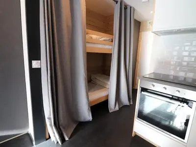 Un ou plusieurs lits dans un hébergement de l'établissement Studio lumineux rénové avec balcon - Proche pistes - FR-1-502-443