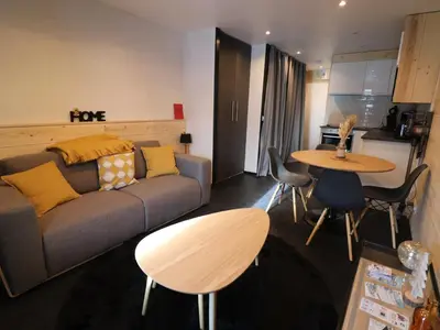 Cuisine ou kitchenette dans l'établissement Studio lumineux rénové avec balcon - Proche pistes - FR-1-502-443