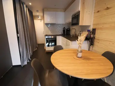 Cuisine ou kitchenette dans l'établissement Studio lumineux rénové avec balcon - Proche pistes - FR-1-502-443