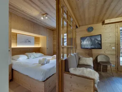 Un ou plusieurs lits dans un hébergement de l'établissement Appartement rénové au cœur de Val d'Isère - 1 chambre + coin montagne, balcon sud, parking inclus - FR-1-567-95